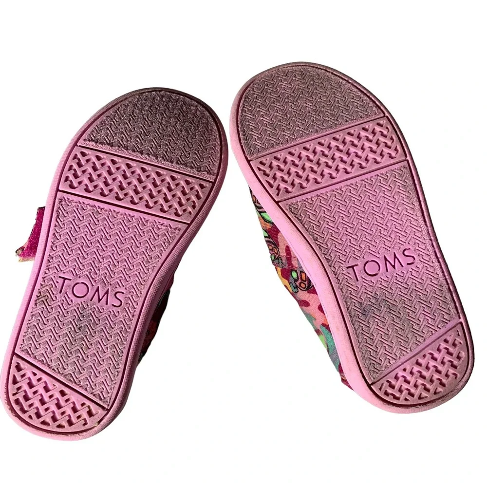 Toms toddler slip on colorful car print 8T slippers
